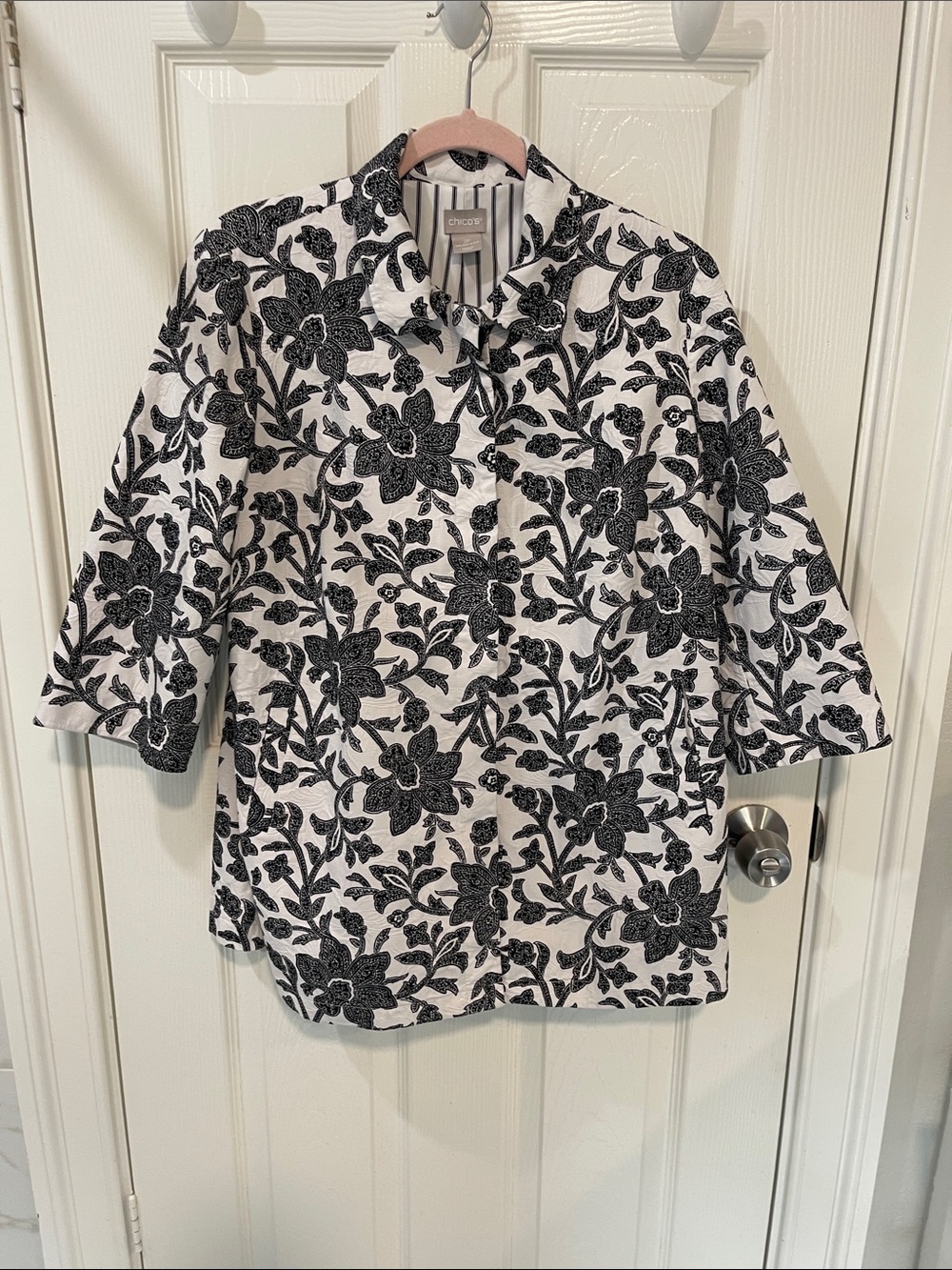 Chico's Black and White Floral Button-Down Shirt size 2P